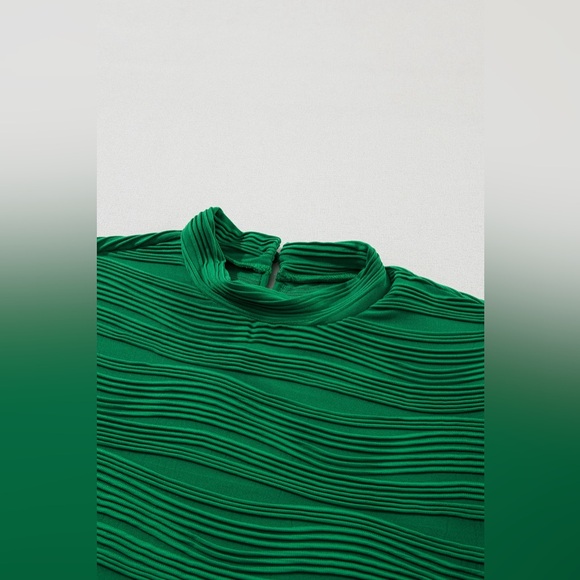 Dark Green Wavy Textured Mock Neck Cap Sleeve Top - Picture 7 of 11